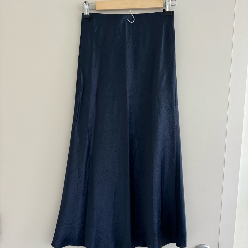 BABATON Aritzia midi skirt in navy